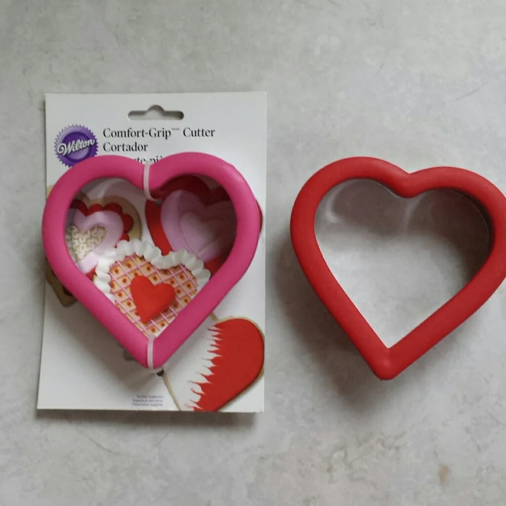 NWT Wilton Heart-Shaped Cookie Cutters